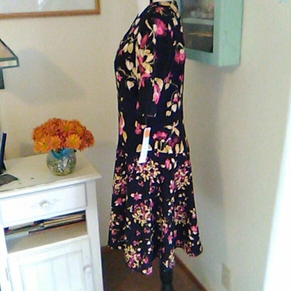 NWT London Style Collection Dark Floral Dress - Picture 4 of 11